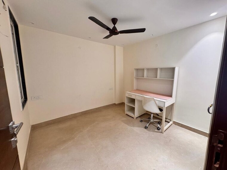 Room, sector 57 3.5 Bedroom 2500 Sq.Ft. Builder Floor In Sector 57 Gurgaon 10666731