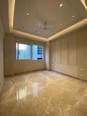 Room in 3 BHK Apartment at Green Park – for Rent
