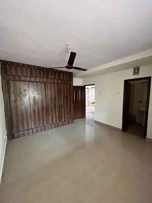 Room in 3 BHK Apartment at Modi Palm Springs Phase I, Kompally – for Rent