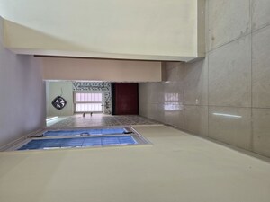Room in 3 BHK Apartment at Mayur Vihar – for Rent