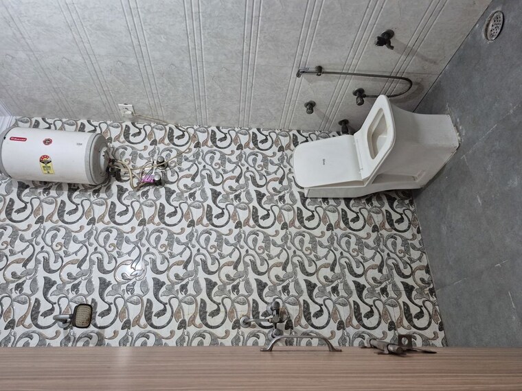 Bathroom, mayur vihar 3 Bedroom 1250 Sq.Ft. Apartment In Mayur Vihar Delhi 10666771