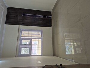Furnished Amenities in 3 BHK Apartment at Mayur Vihar – for Rent