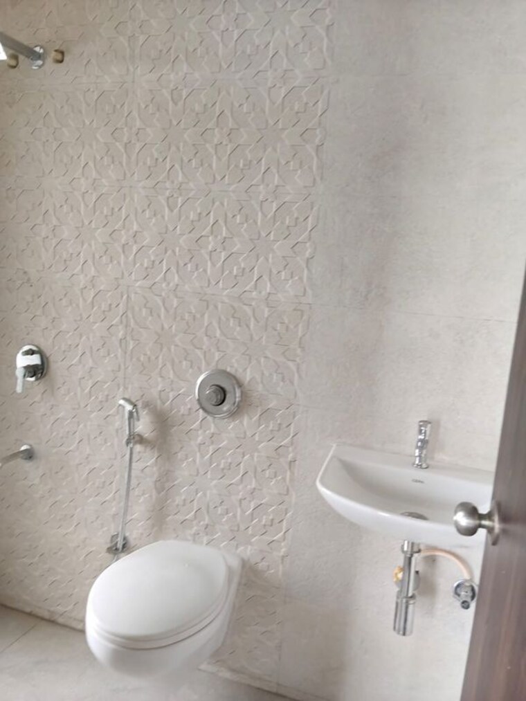 Bathroom, chandak-cornerstone 2 Bedroom 584 Sq.Ft. Apartment In Worli Mumbai 10666769