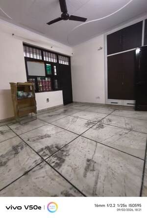 Room in 3 BHK Builder Floor at Sector 46 – for Rent