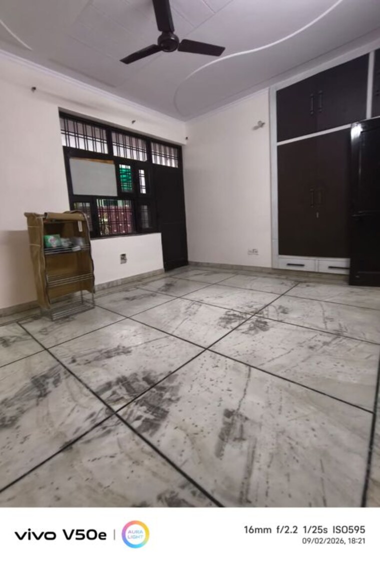 Room, sector 46 3 Bedroom 250 Sq.Yd. Builder Floor In Sector 46 Faridabad 10666783