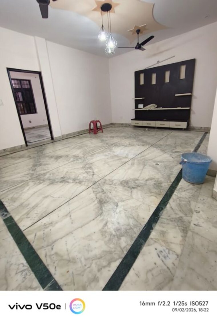 Room, sector 46 3 Bedroom 250 Sq.Yd. Builder Floor In Sector 46 Faridabad 10666783