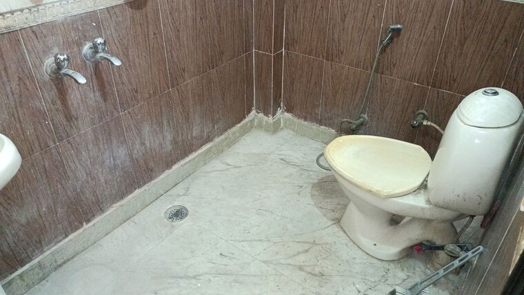 Bathroom, vaishali sector 5 1 Bedroom 850 Sq.Ft. Builder Floor In Vaishali Sector 5 Ghaziabad 10666796