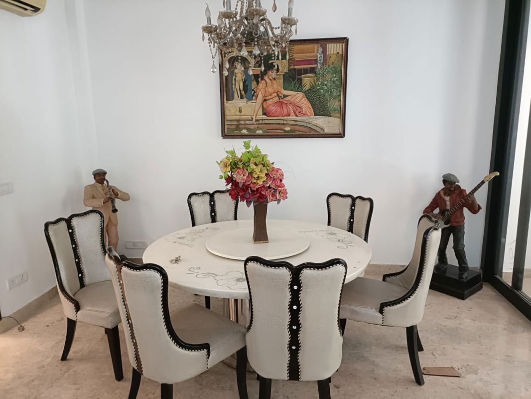 Team Area in 5 BHK Independent House at Sushant Lok I – for Rent