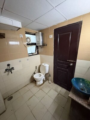 Team Area in 3 BHK Apartment at Logix Blossom County, Sector 137 – for Rent