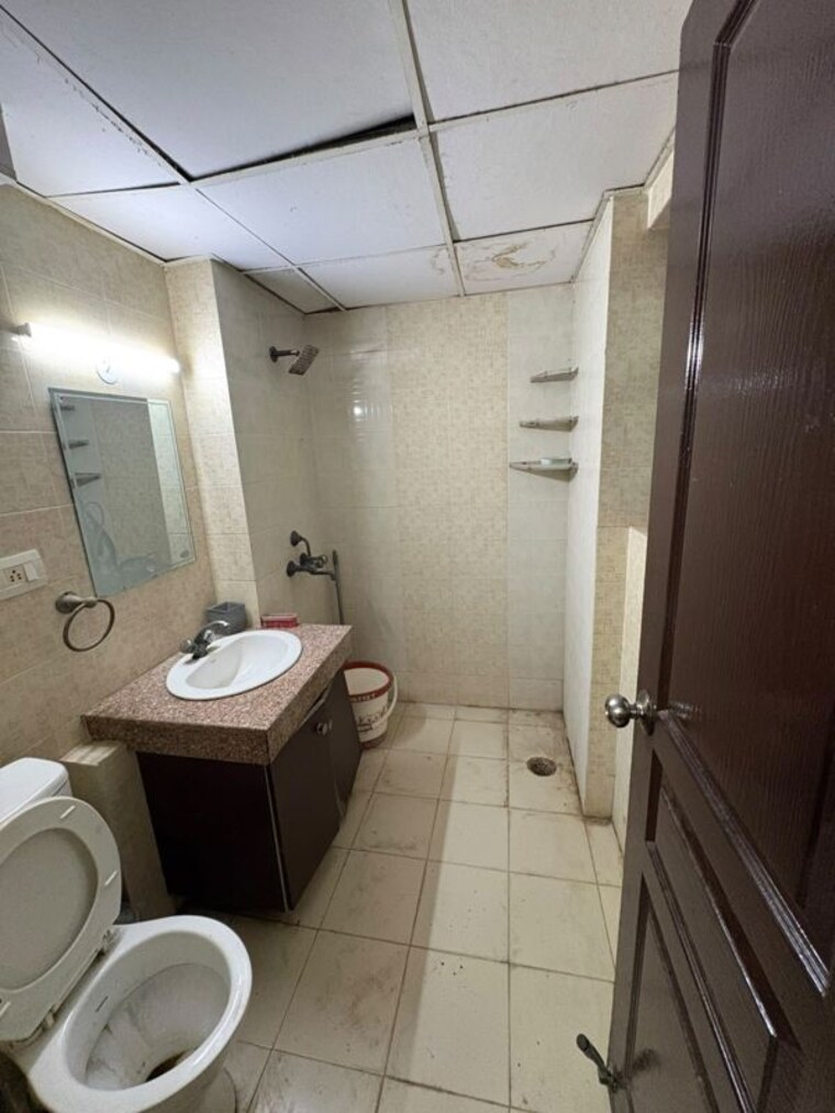 Bathroom, logix-blossom-county 3 Bedroom 1417 Sq.Ft. Apartment In Sector 137 Noida 10666831