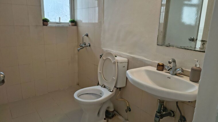 Bathroom, sare-home 3 Bedroom 1326 Sq.Ft. Apartment In Sector 92 Gurgaon 10666872
