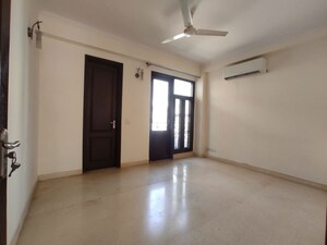 Room in 4 BHK Apartment at Greater Kailash ii – for Sale
