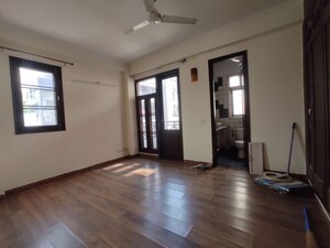 Room in 4 BHK Apartment at Greater Kailash ii – for Sale