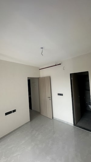 Room in 2.5 BHK Apartment at Paradigm Antalya, Oshiwara – for Rent