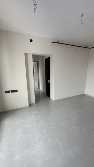 Room in 2.5 BHK Apartment at Paradigm Antalya, Oshiwara – for Rent