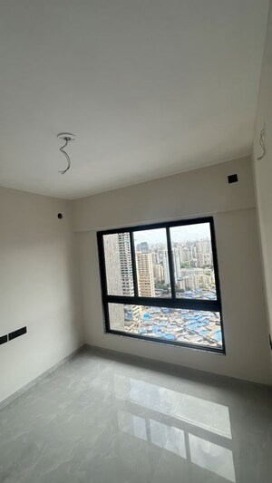 Room in 2.5 BHK Apartment at Paradigm Antalya, Oshiwara – for Rent