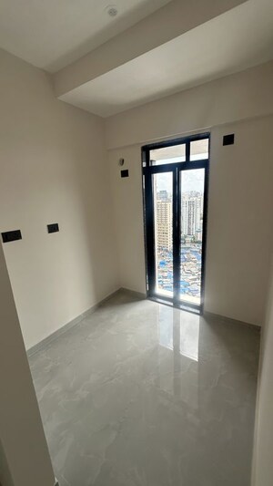 Room in 2.5 BHK Apartment at Paradigm Antalya, Oshiwara – for Rent