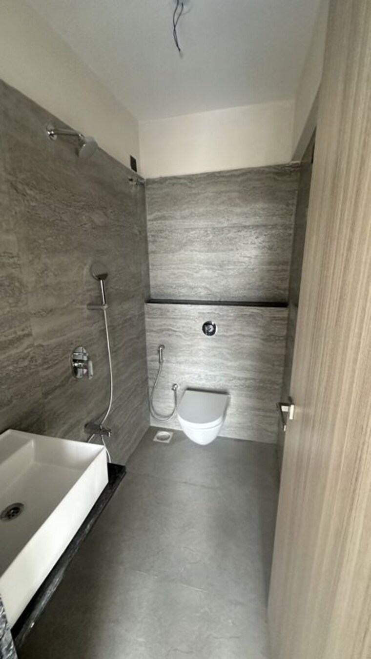 Bathroom, paradigm-antalya 2.5 Bedroom 800 Sq.Ft. Apartment In Oshiwara Mumbai 10666891