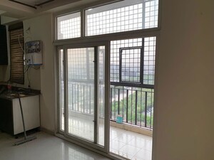Room in 3 BHK Apartment at Supertech Cape Town, Sector 74 – for Rent