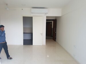 Room in 2 BHK Apartment at Kalpataru Crest, Bhandup West – for Rent