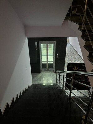 Staircase in  Shop at Seegehalli – for Rent