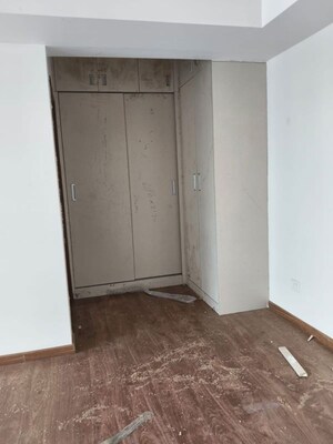 Room in 3 BHK Apartment at Godrej Air Sector 85, Sector 85 – for Sale