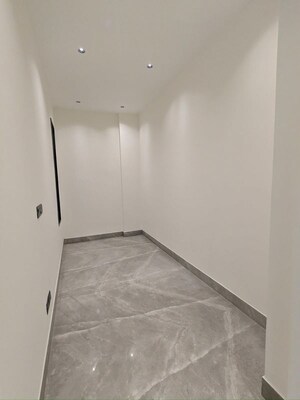 Room in 4 BHK Apartment at Greater Kailash I – for Rent
