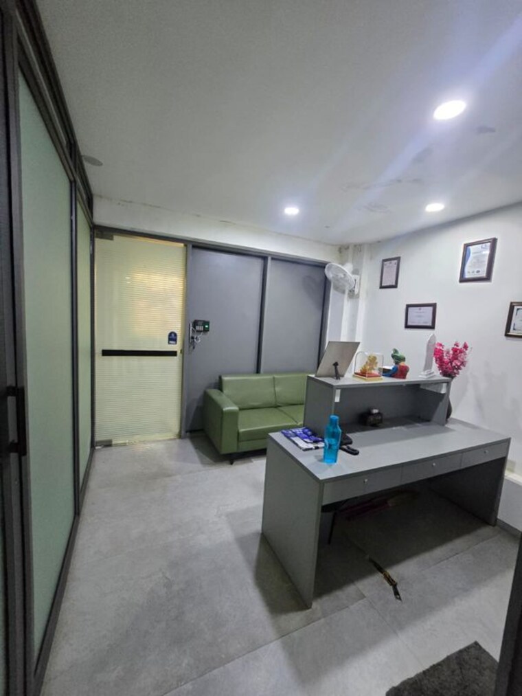 Team Area, piplod Commercial Office Space in IT/SEZ 1500 Sq.Ft. In Piplod Surat 10631393