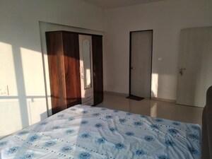 Room in 1 BHK Apartment at Hiranandani Regent Hill, Powai – for Rent