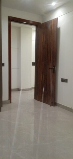 Room in 3 BHK Builder Floor at Mahavir Enclave 1 – for Sale