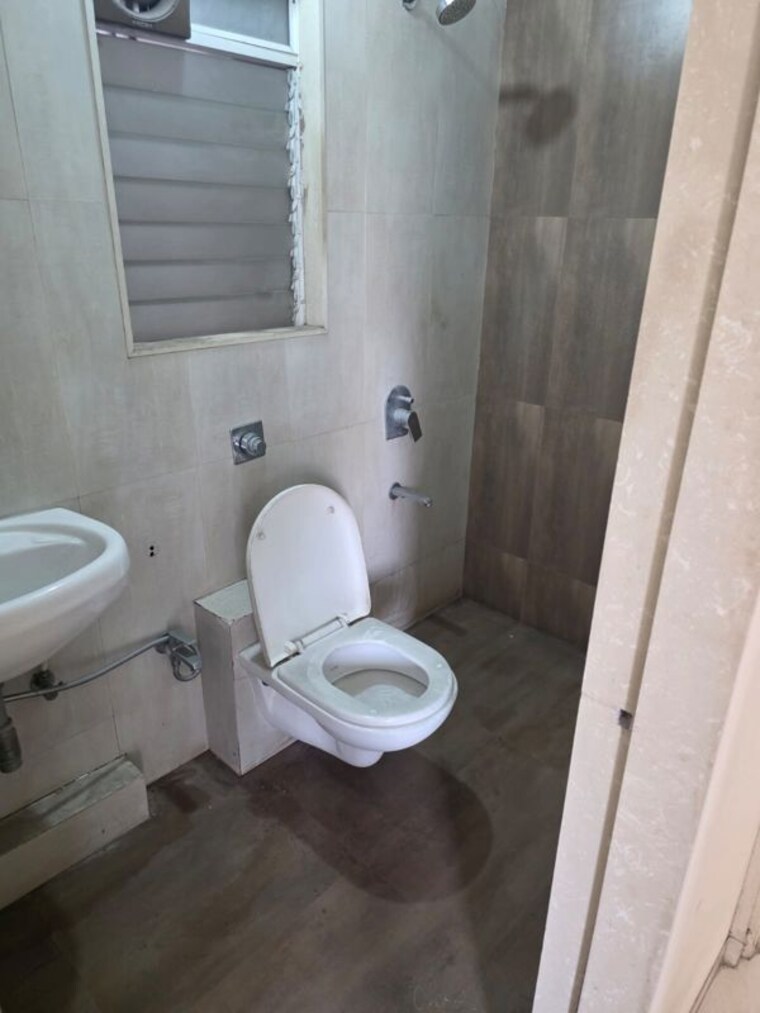 Bathroom, vijay-orovia 1.5 Bedroom 549 Sq.Ft. Apartment In Ghodbunder Road Thane 10667263
