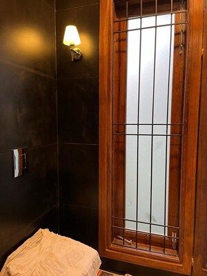 Furnished Amenities in 4 BHK Builder Floor at Defence Colony – for Rent