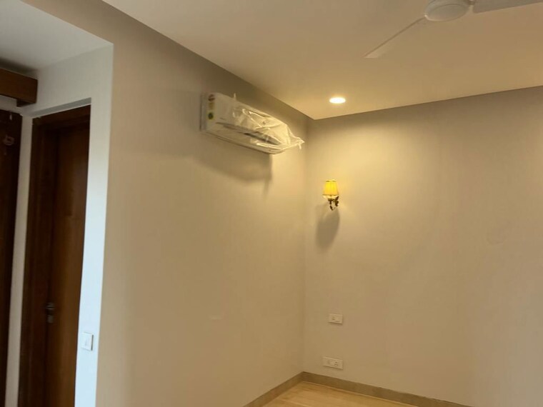 Room, defence colony 4 Bedroom 2100 Sq.Ft. Builder Floor In Defence Colony Delhi 10667273