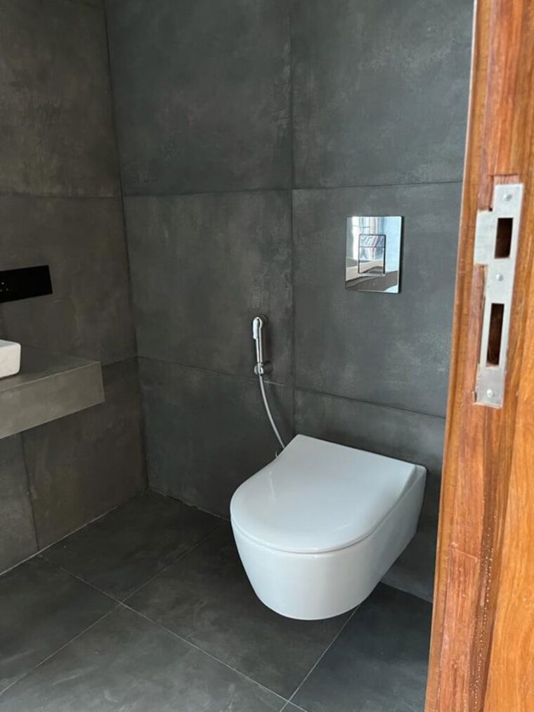 Bathroom, defence colony 4 Bedroom 2100 Sq.Ft. Builder Floor In Defence Colony Delhi 10667273
