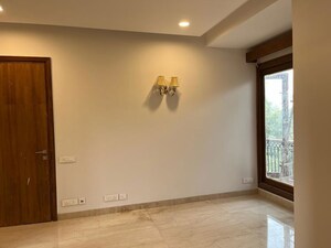 Room in 4 BHK Builder Floor at Defence Colony – for Rent
