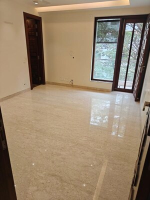 Room in 4 BHK Builder Floor at Defence Colony – for Rent
