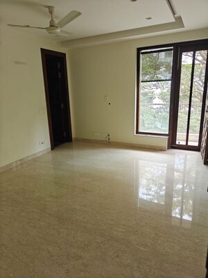 Room in 4 BHK Builder Floor at Defence Colony – for Rent