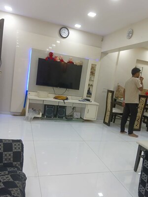 Team Area in 2 BHK Apartment at Aditya Aryan, Borivali East – for Rent