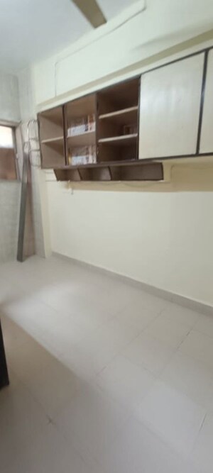 Room in 1 BHK Apartment at Nehru Nagar – for Rent