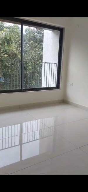 Room in 3 BHK Apartment at Arkade Eden, Malad East – for Rent