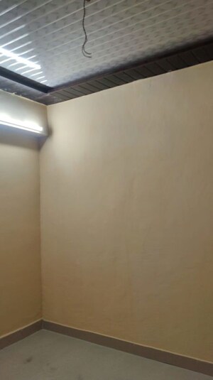 Room in 1 BHK Apartment at Vakola – for Rent