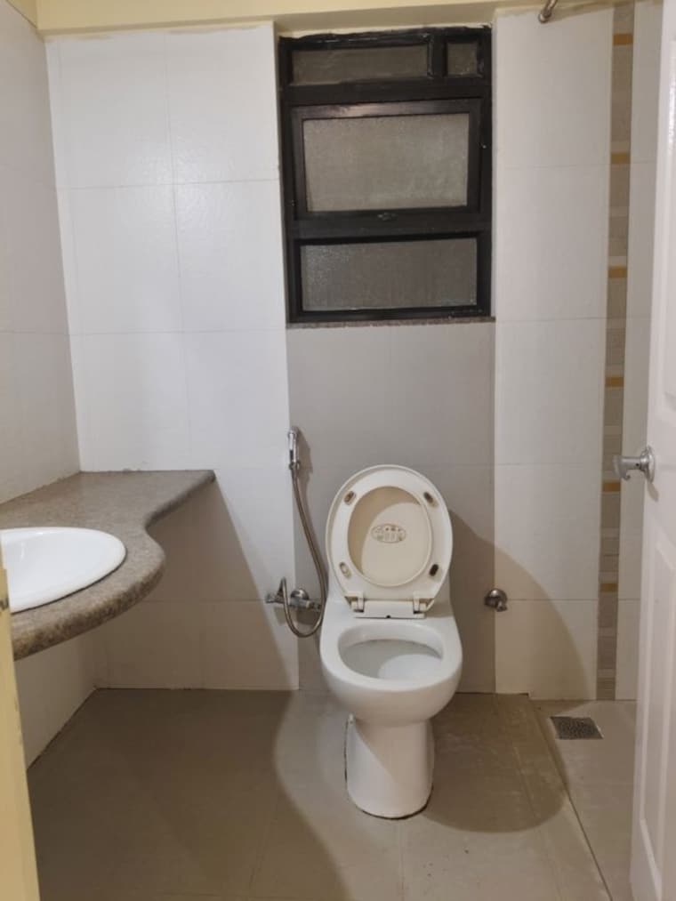 Bathroom, clover-acropolis 3 Bedroom 1500 Sq.Ft. Apartment In Viman Nagar Pune 10667357