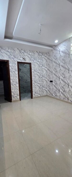 Room in 3 BHK Builder Floor at Guru Nanak Enclave, Dhakoli – for Sale