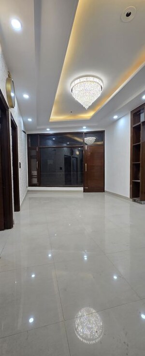 Room in 3 BHK Builder Floor at Guru Nanak Enclave, Dhakoli – for Sale