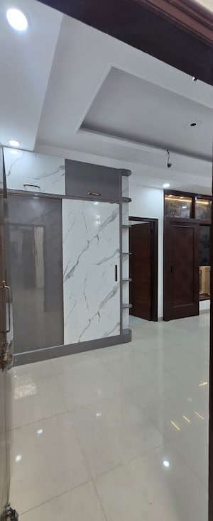Building Lobby in 3 BHK Builder Floor at Guru Nanak Enclave, Dhakoli – for Sale