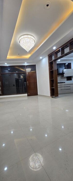 Parking in 3 BHK Builder Floor at Guru Nanak Enclave, Dhakoli – for Sale