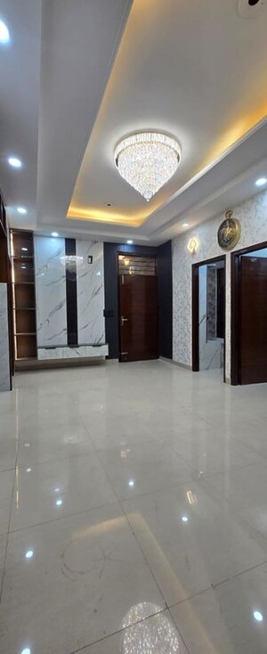 Room in 3 BHK Builder Floor at Guru Nanak Enclave, Dhakoli – for Sale