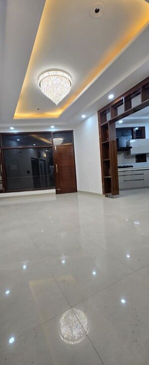 Parking in 3 BHK Builder Floor at Guru Nanak Enclave, Dhakoli – for Sale