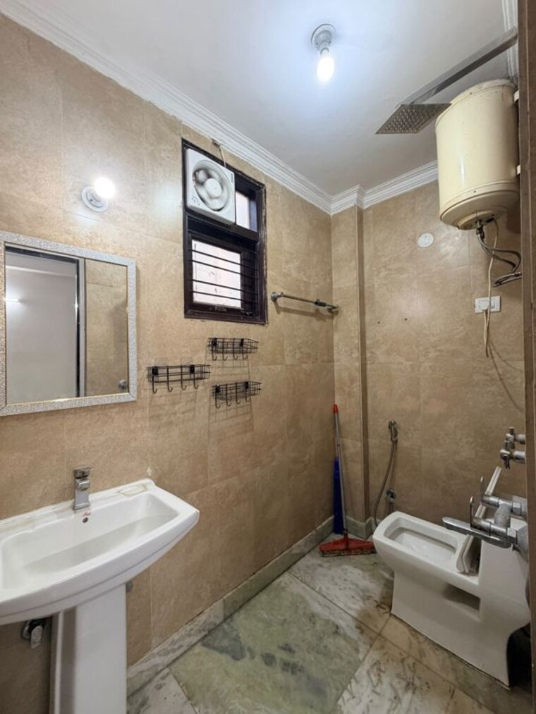 Bathroom, malviya nagar 2 Bedroom 900 Sq.Ft. Builder Floor In Malviya Nagar Delhi 10667381