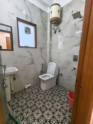 Bathroom in 1 RK Builder Floor at Sector 40 – for Rent